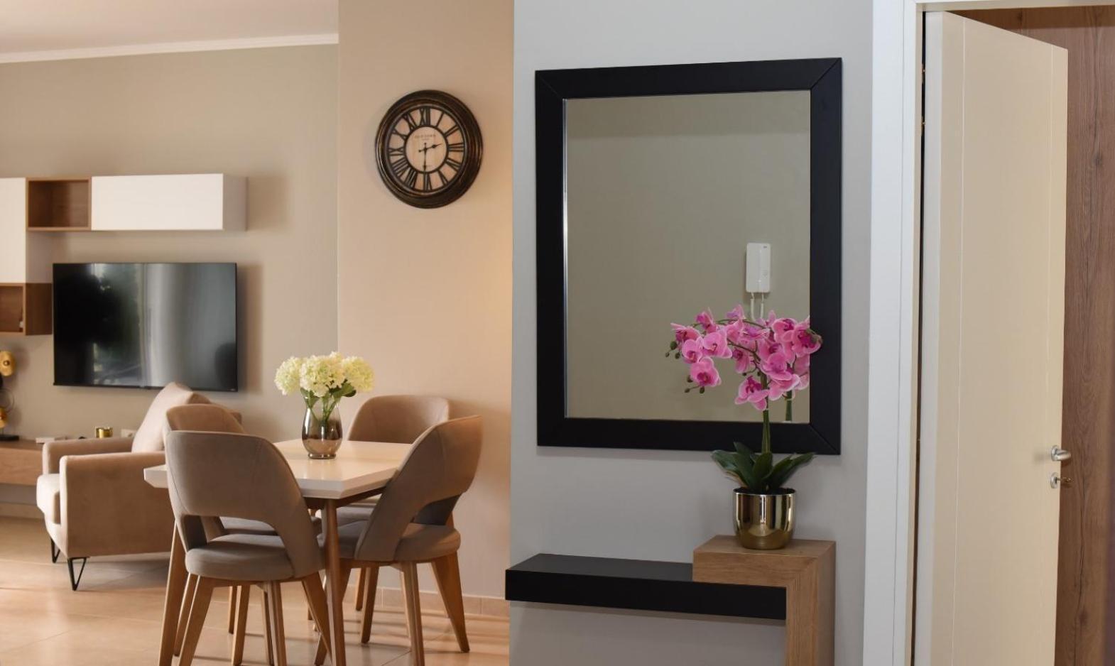S.e.v. Sunset Homes Влёра